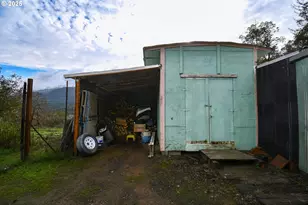 214 Thompson Rd, Riddle, OR 97469 - Photo 25