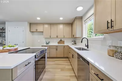 1333 NE Junior St, Portland, OR 97211 - Photo 9