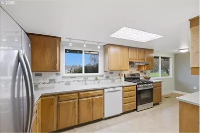 12432 SW King George Dr, Portland, OR 97224 - Photo 13