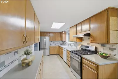 12432 SW King George Dr, Portland, OR 97224 - Photo 15