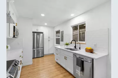 2683 SW Spring Garden St, Portland, OR 97219 - Photo 13