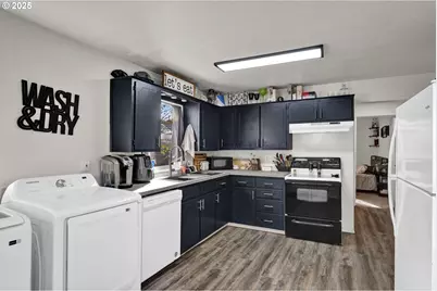 422 Elder St, Drain, OR 97435 - Photo 15