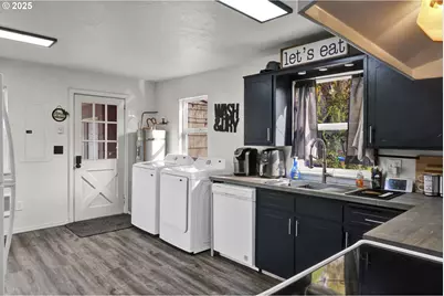 422 Elder St, Drain, OR 97435 - Photo 11