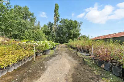 25480 SW Rainbow Ln, Hillsboro, OR 97123 - Photo 9