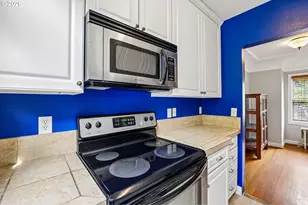 2250 NE Flanders St, Portland, OR 97232 - Photo 15