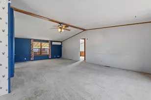 301 E Columbia Dr, Newberg, OR 97132 - Photo 3