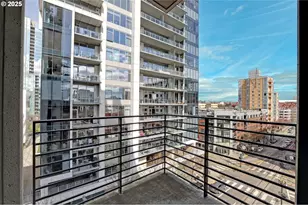 922 NW 11th Ave, Portland, OR 97209 - Photo 11