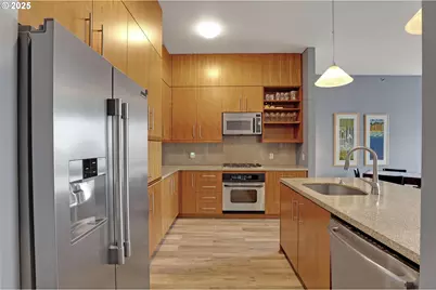 922 NW 11th Ave #602, Portland, OR 97209 - Photo 15