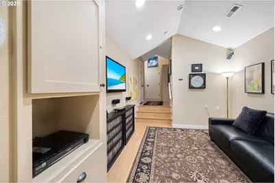108 E 35th St, Vancouver, WA 98663 - Photo 5