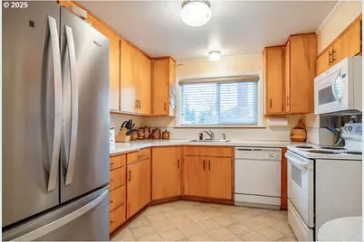 190 Hunsaker Ln, Eugene, OR 97404 - Photo 13