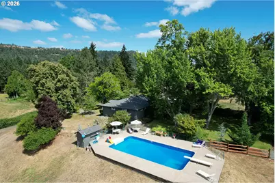 911 Harlan St, Roseburg, OR 97471 - Photo 3