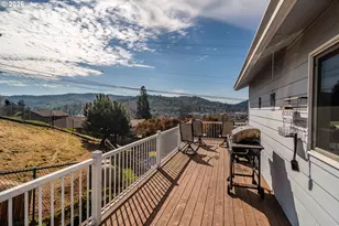 918 NE Malheur Ave, Roseburg, OR 97470 - Photo 27