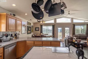 918 NE Malheur Ave, Roseburg, OR 97470 - Photo 7