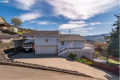 918 NE Malheur Ave, Roseburg, OR 97470 - Photo 1
