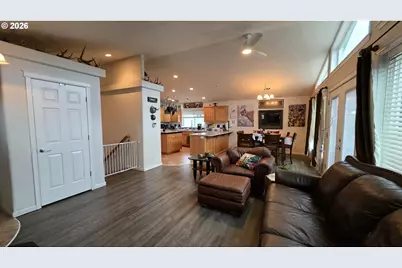 918 NE Malheur Ave, Roseburg, OR 97470 - Photo 7