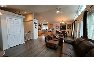 918 NE Malheur Ave, Roseburg, OR 97470 - Photo 7