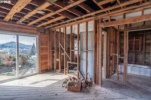 918 NE Malheur Ave, Roseburg, OR 97470 - Photo 35