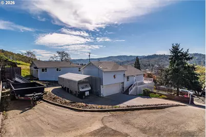 918 NE Malheur Ave, Roseburg, OR 97470 - Photo 1