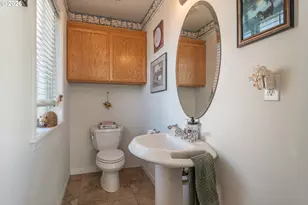 918 NE Malheur Ave, Roseburg, OR 97470 - Photo 17