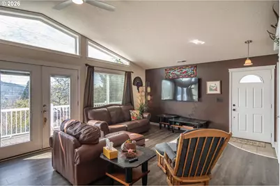 918 NE Malheur Ave, Roseburg, OR 97470 - Photo 3