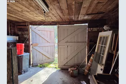 208 Burma Rd, Castle Rock, WA 98611 - Photo 25