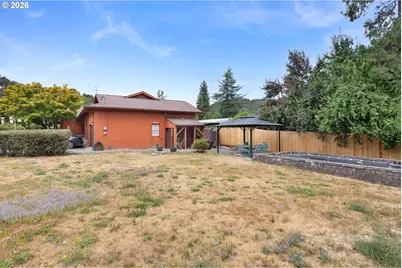 2219 NW Troost St, Roseburg, OR 97471 - Photo 27
