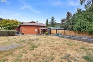 2219 NW Troost St, Roseburg, OR 97471 - Photo 27