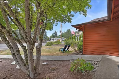 2219 NW Troost St, Roseburg, OR 97471 - Photo 33