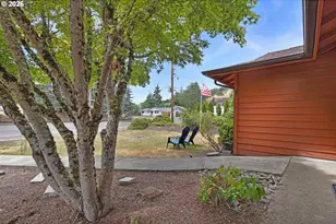 2219 NW Troost St, Roseburg, OR 97471 - Photo 33