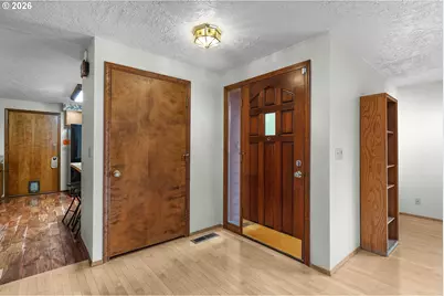 2219 NW Troost St, Roseburg, OR 97471 - Photo 3