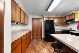 2219 NW Troost St, Roseburg, OR 97471 - Photo 11