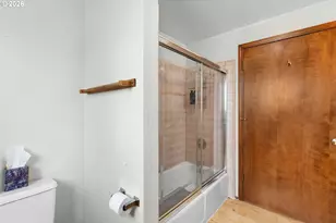 2219 NW Troost St, Roseburg, OR 97471 - Photo 23