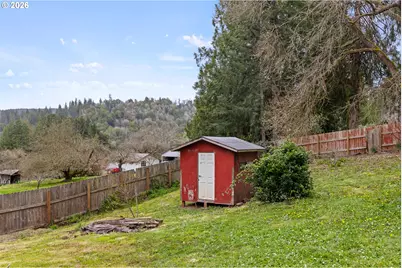 1595 N Henry St, Coquille, OR 97423 - Photo 33