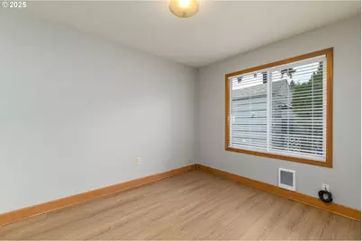 114 S John Adams St, Oregon City, OR 97045 - Photo 13