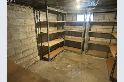 114 S John Adams St, Oregon City, OR 97045 - Photo 17