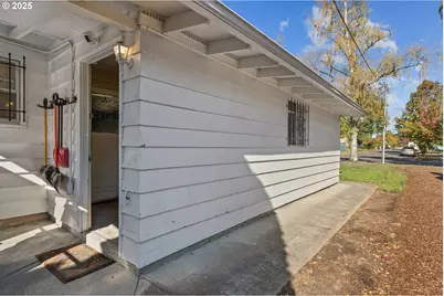 4196 Ward Dr NE, Salem, OR 97305 - Photo 35