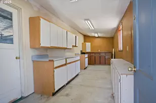 4196 Ward Dr NE, Salem, OR 97305 - Photo 29