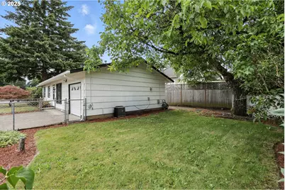 12130 SE Reedway St, Portland, OR 97266 - Photo 17