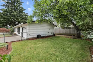 12130 SE Reedway St, Portland, OR 97266 - Photo 17