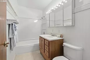 12130 SE Reedway St, Portland, OR 97266 - Photo 13