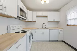 12130 SE Reedway St, Portland, OR 97266 - Photo 3