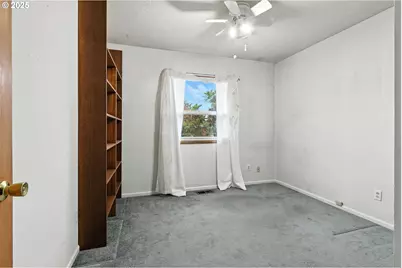 12130 SE Reedway St, Portland, OR 97266 - Photo 11