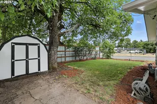 12130 SE Reedway St, Portland, OR 97266 - Photo 15