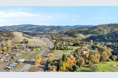 939 Buckhorn Rd, Roseburg, OR 97470 - Photo 33