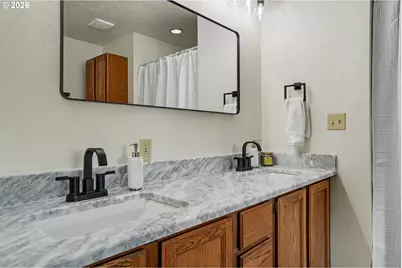 2451 SW Maplewood Dr, Dallas, OR 97338 - Photo 25