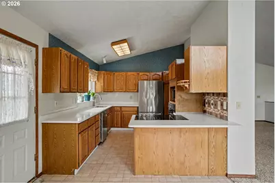2451 SW Maplewood Dr, Dallas, OR 97338 - Photo 15