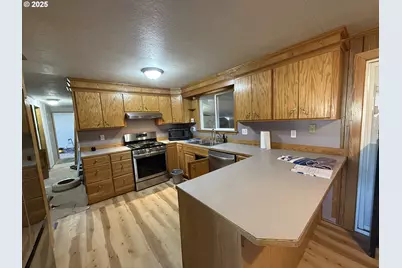 260 N 13th Ave, Elgin, OR 97827 - Photo 3