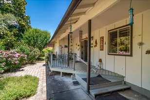 890 W Hickory St, Roseburg, OR 97471 - Photo 31