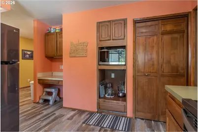 890 W Hickory St, Roseburg, OR 97471 - Photo 11