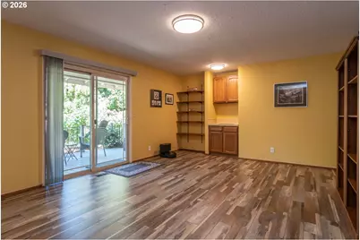 890 W Hickory St, Roseburg, OR 97471 - Photo 15